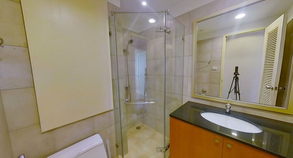 For rent 3 bedrooms condo in Watthana, Bangkok