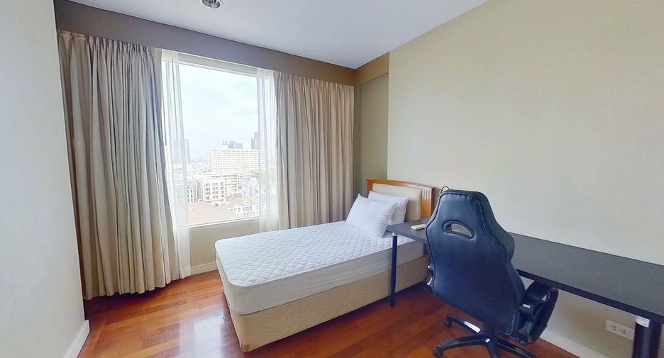 For rent 3 bedrooms condo in Watthana, Bangkok