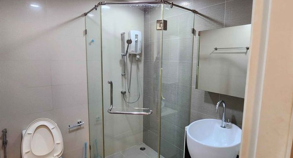 Condo en alquiler de 2 habitaciones en Phra Khanong, Bangkok