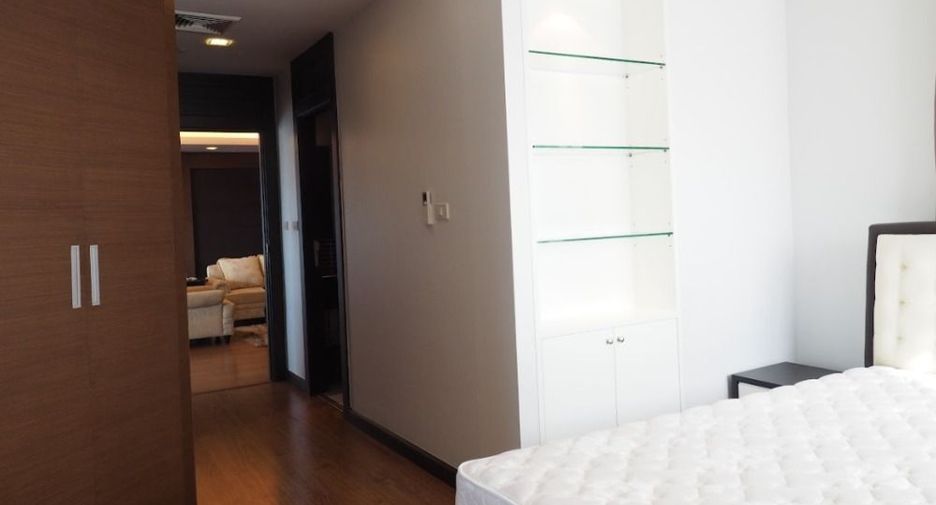 For rent 3 bedrooms condo in Sathon, Bangkok