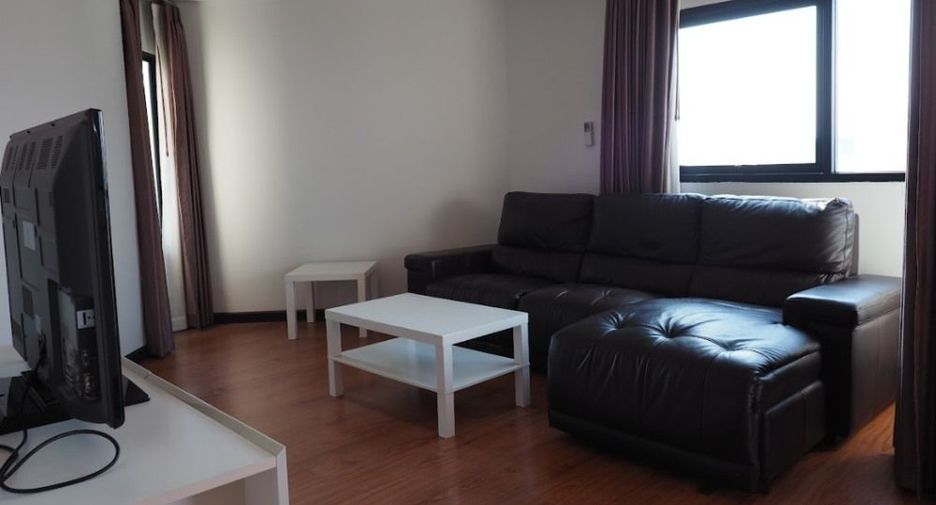 For rent 3 bedrooms condo in Sathon, Bangkok