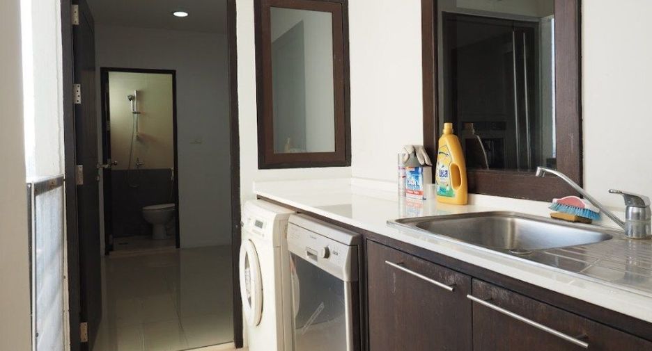 For rent 3 bedrooms condo in Sathon, Bangkok