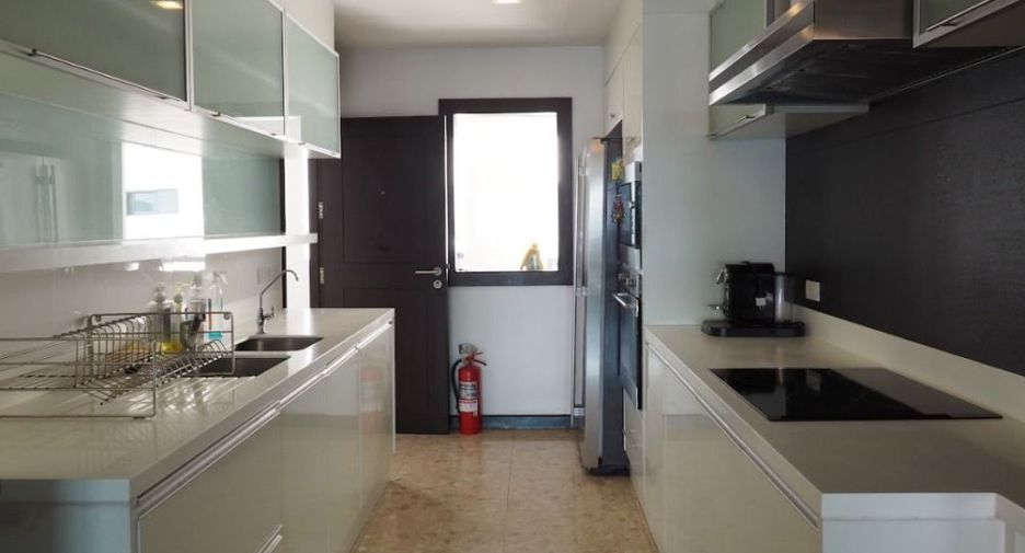 For rent 3 bedrooms condo in Sathon, Bangkok