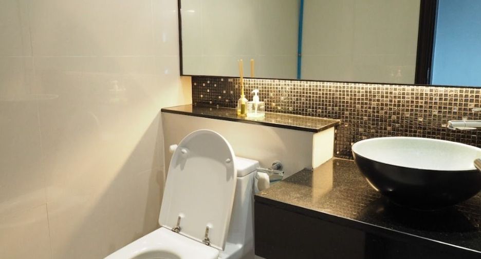 For rent 3 bedrooms condo in Sathon, Bangkok