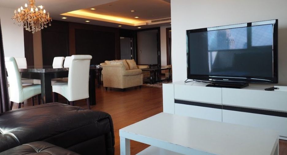 For rent 3 bedrooms condo in Sathon, Bangkok