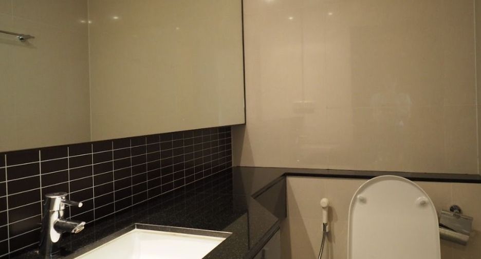 For rent 3 bedrooms condo in Sathon, Bangkok