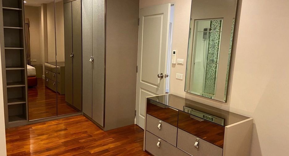 For sale and for rent 4 bedrooms house in Saphan Sung, Bangkok
