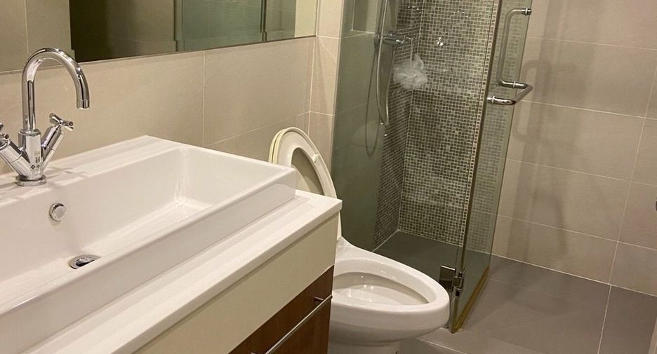 For sale and for rent 4 bedrooms house in Saphan Sung, Bangkok