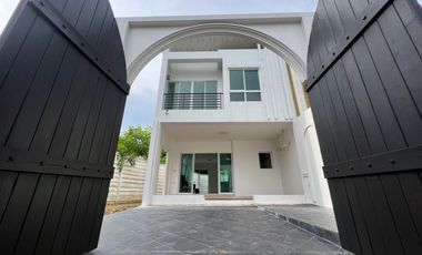 For sale 3 bedrooms townhouse in Khlong Sam Wa, Bangkok