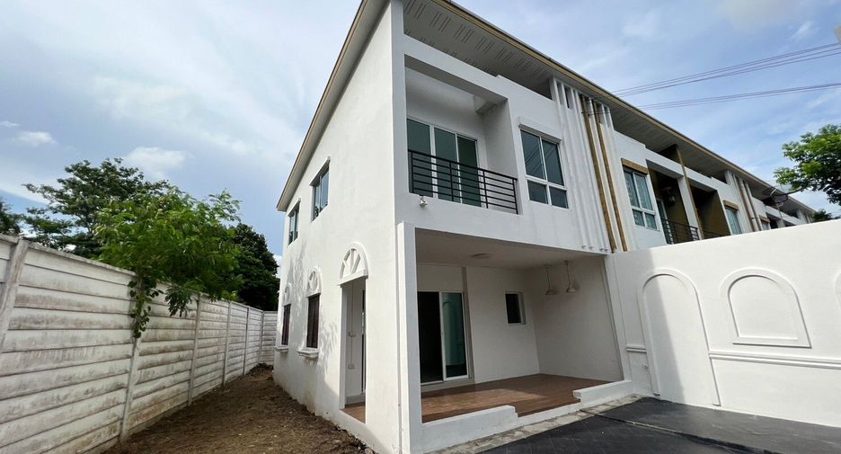 Reihenhaus zum Kauf mit 3 Zimmer in Khlong Sam Wa, Bangkok