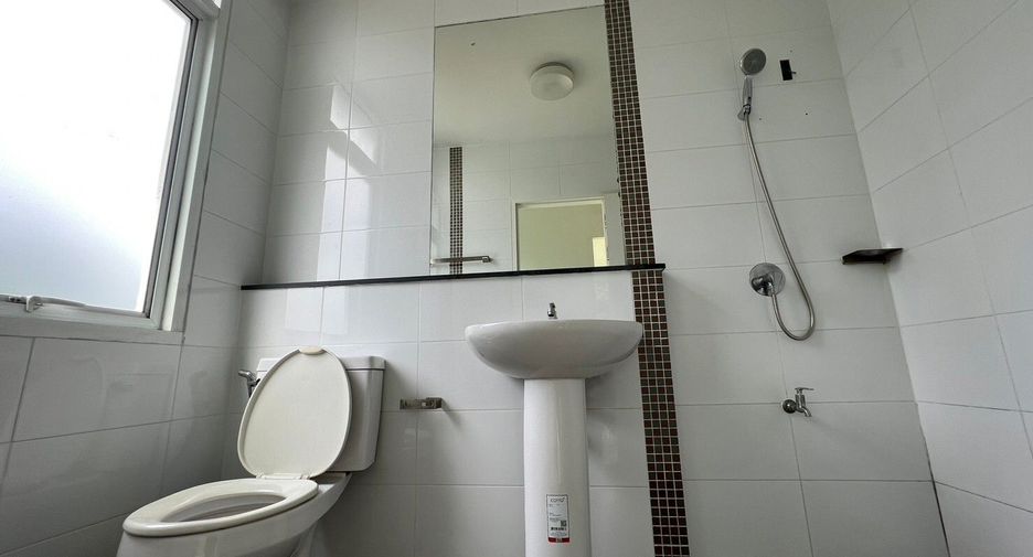Reihenhaus zum Kauf mit 3 Zimmer in Khlong Sam Wa, Bangkok