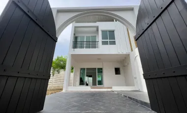Reihenhaus zum Kauf mit 3 Zimmer in Khlong Sam Wa, Bangkok