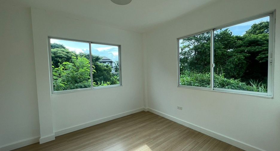 Reihenhaus zum Kauf mit 3 Zimmer in Khlong Sam Wa, Bangkok