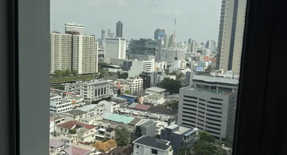 Wohnung zur Miete mit Studio in Huai Khwang, Bangkok