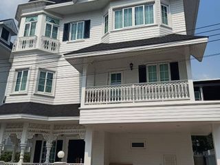 Casa en alquiler de 4 habitaciones en Bang Na, Bangkok