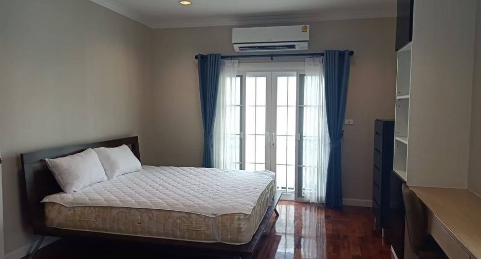 Casa en alquiler de 4 habitaciones en Bang Na, Bangkok