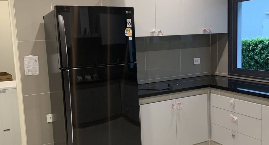 For rent 5 bedrooms house in Bang Kapi, Bangkok