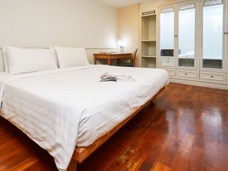 For rent 3 bedrooms condo in Sathon, Bangkok