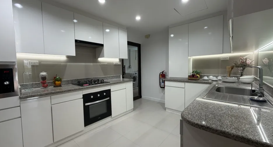 Apartment zur Miete mit 3 Zimmer in Khlong Toei, Bangkok