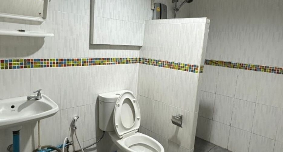 For sale studio townhouse in Bang Kapi, Bangkok