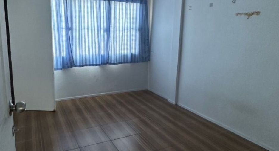 For sale studio townhouse in Bang Kapi, Bangkok
