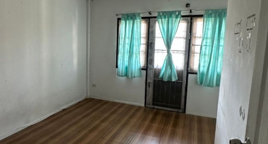 For sale studio townhouse in Bang Kapi, Bangkok