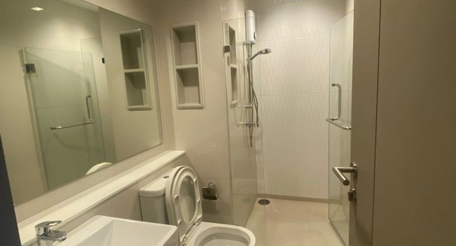 Condo en alquiler de 2 habitaciones en Huai Khwang, Bangkok