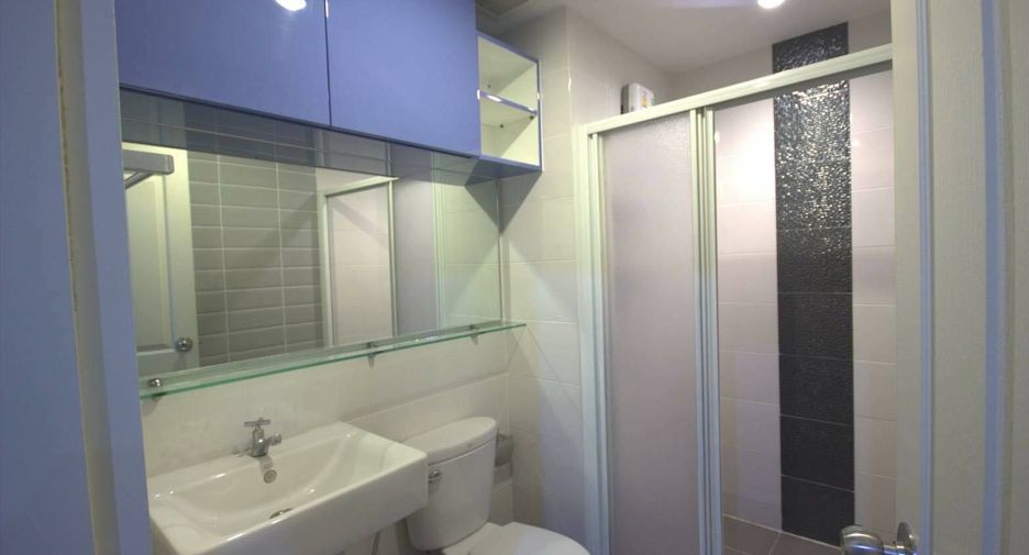 For rent 2 bedrooms condo in Huai Khwang, Bangkok