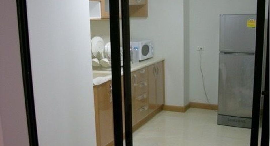 For rent 1 bed condo in Watthana, Bangkok