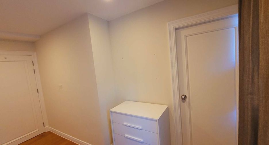 For rent 2 bedrooms apartment in Watthana, Bangkok