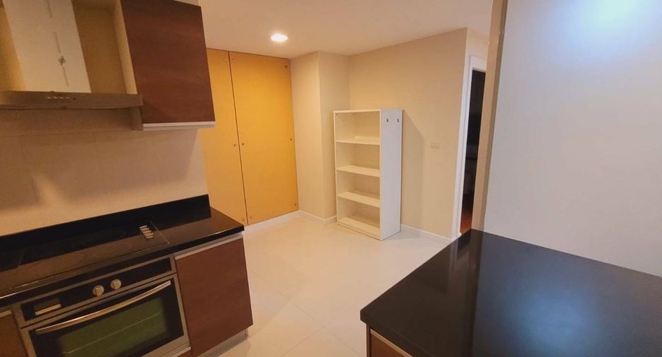 For rent 2 bedrooms apartment in Watthana, Bangkok