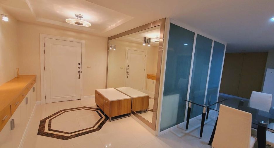 For rent 2 bedrooms apartment in Watthana, Bangkok
