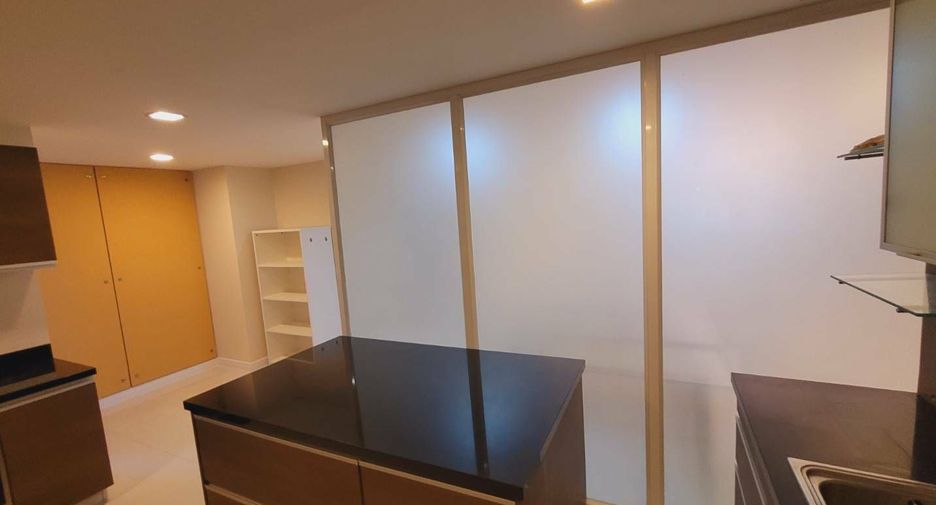 For rent 2 bedrooms apartment in Watthana, Bangkok