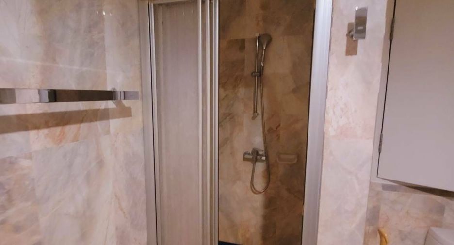 For rent 2 bedrooms apartment in Watthana, Bangkok