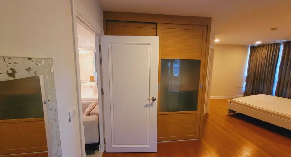 For rent 2 bedrooms apartment in Watthana, Bangkok