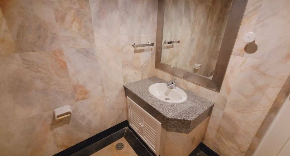 For rent 2 bedrooms apartment in Watthana, Bangkok
