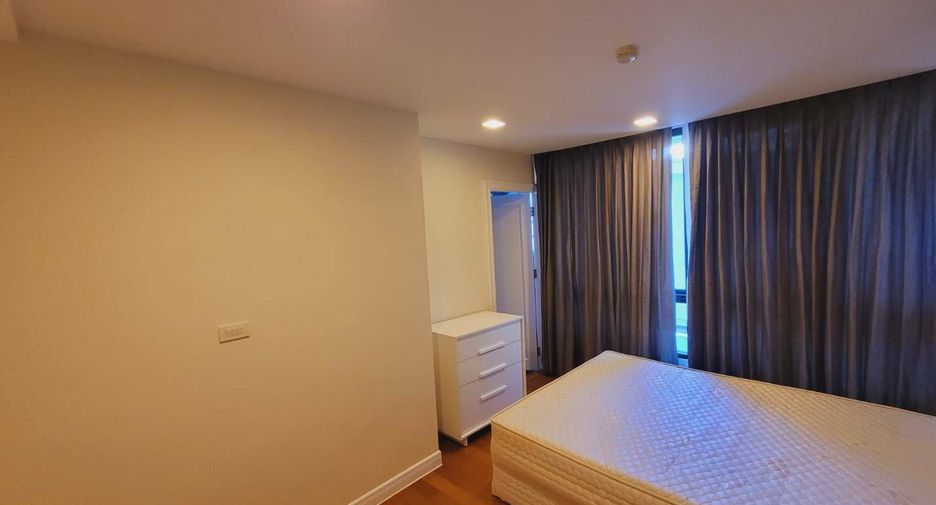 For rent 2 bedrooms apartment in Watthana, Bangkok