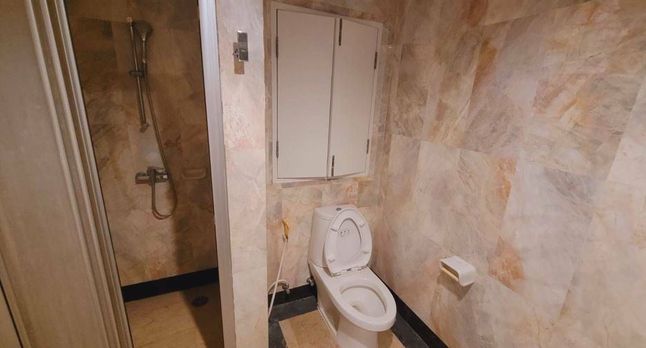 For rent 2 bedrooms apartment in Watthana, Bangkok