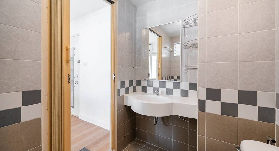 For sale 1 bed condo in Bang Khen, Bangkok