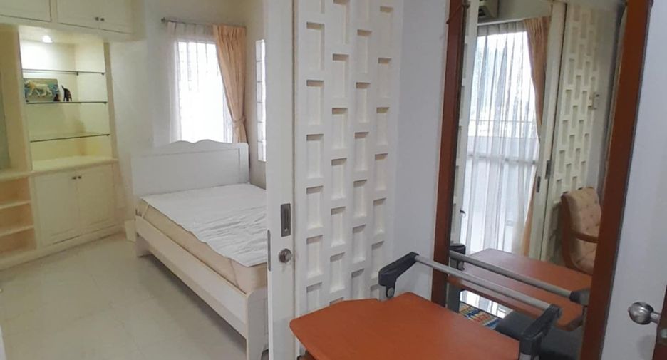For rent 3 bedrooms condo in Watthana, Bangkok