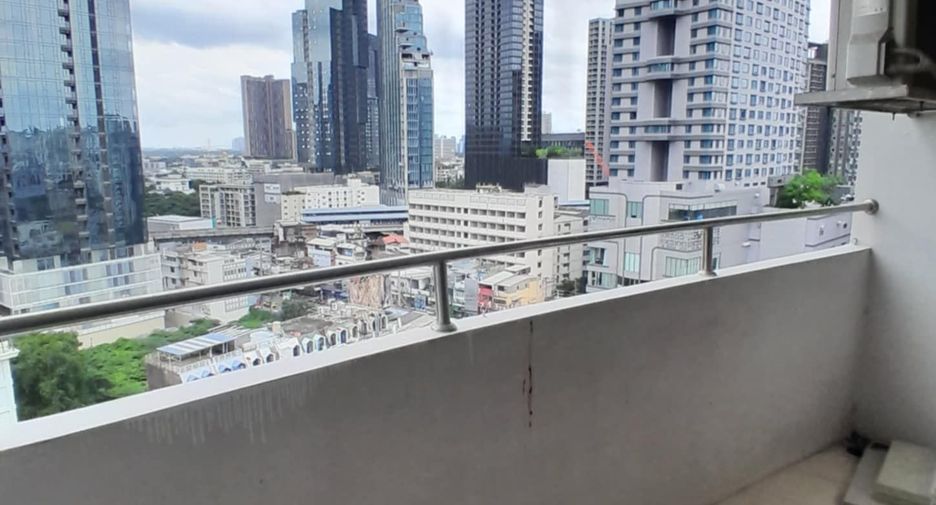 For rent 3 bedrooms condo in Watthana, Bangkok