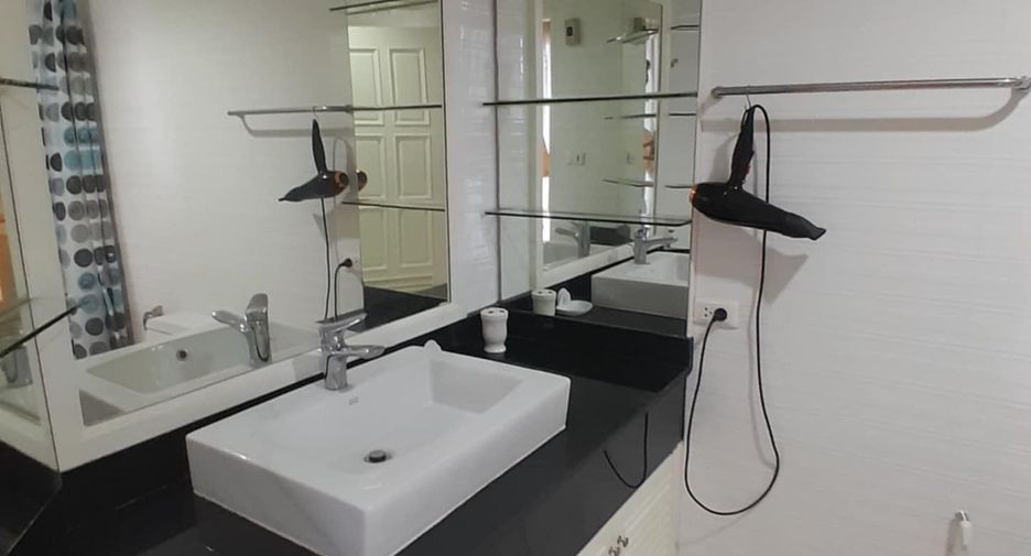 For rent 3 bedrooms condo in Watthana, Bangkok