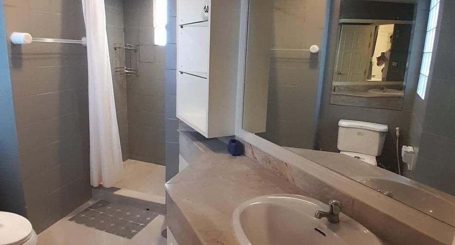 For rent 3 bedrooms condo in Watthana, Bangkok