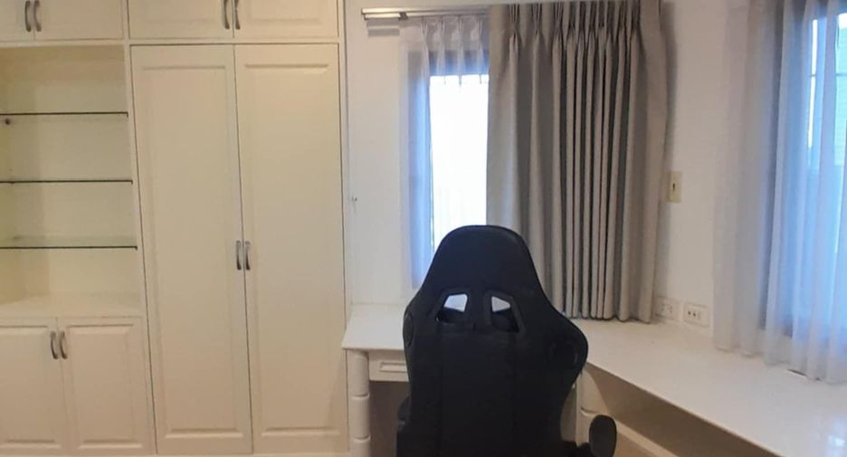For rent 3 bedrooms condo in Watthana, Bangkok