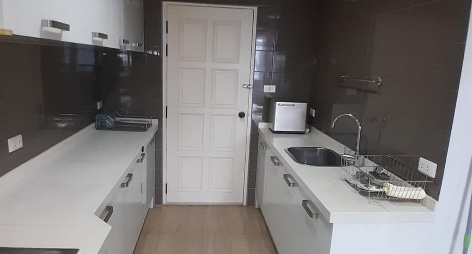 For rent 3 bedrooms condo in Watthana, Bangkok
