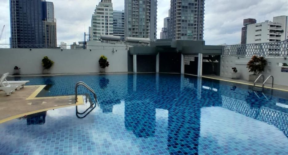 For rent 3 bedrooms condo in Watthana, Bangkok
