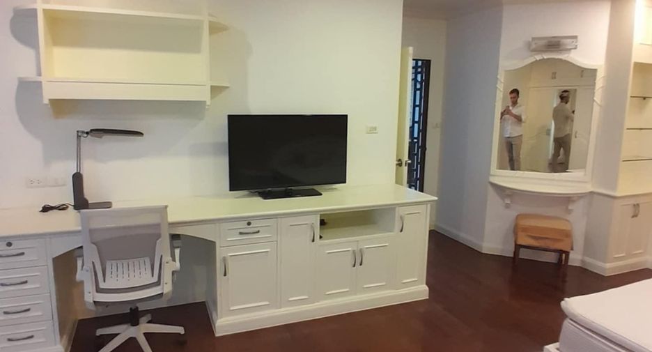 For rent 3 bedrooms condo in Watthana, Bangkok