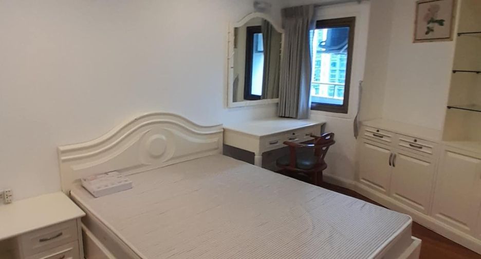 For rent 3 bedrooms condo in Watthana, Bangkok