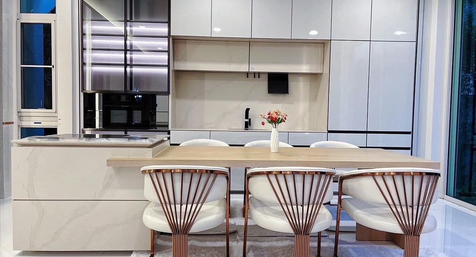 For sale and for rent 4 bedrooms house in Bueng Kum, Bangkok