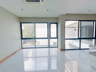 Casa en venta de 5 habitaciones en Huai Khwang, Bangkok